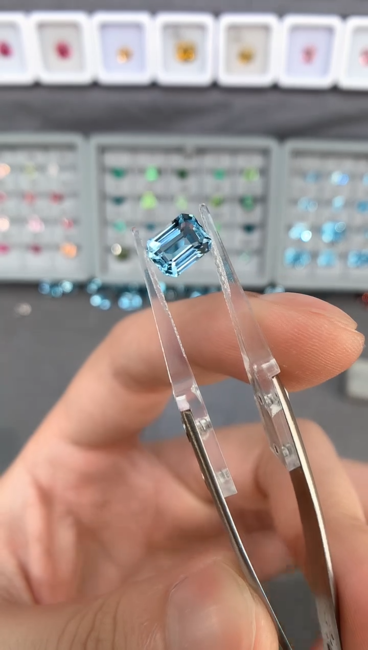 【闪购商品】定制海蓝宝石裸石未镶嵌1.49ct