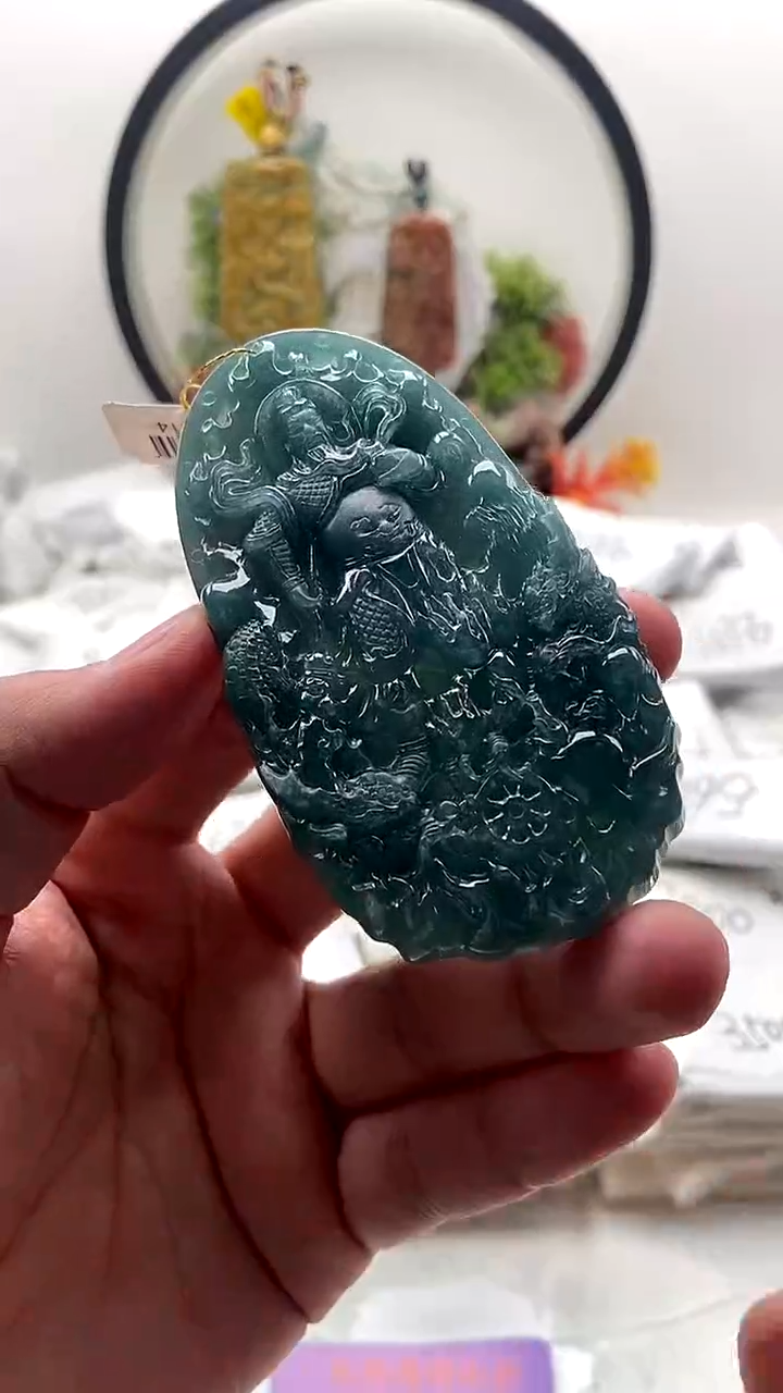 颈饰未镶嵌翡翠关公