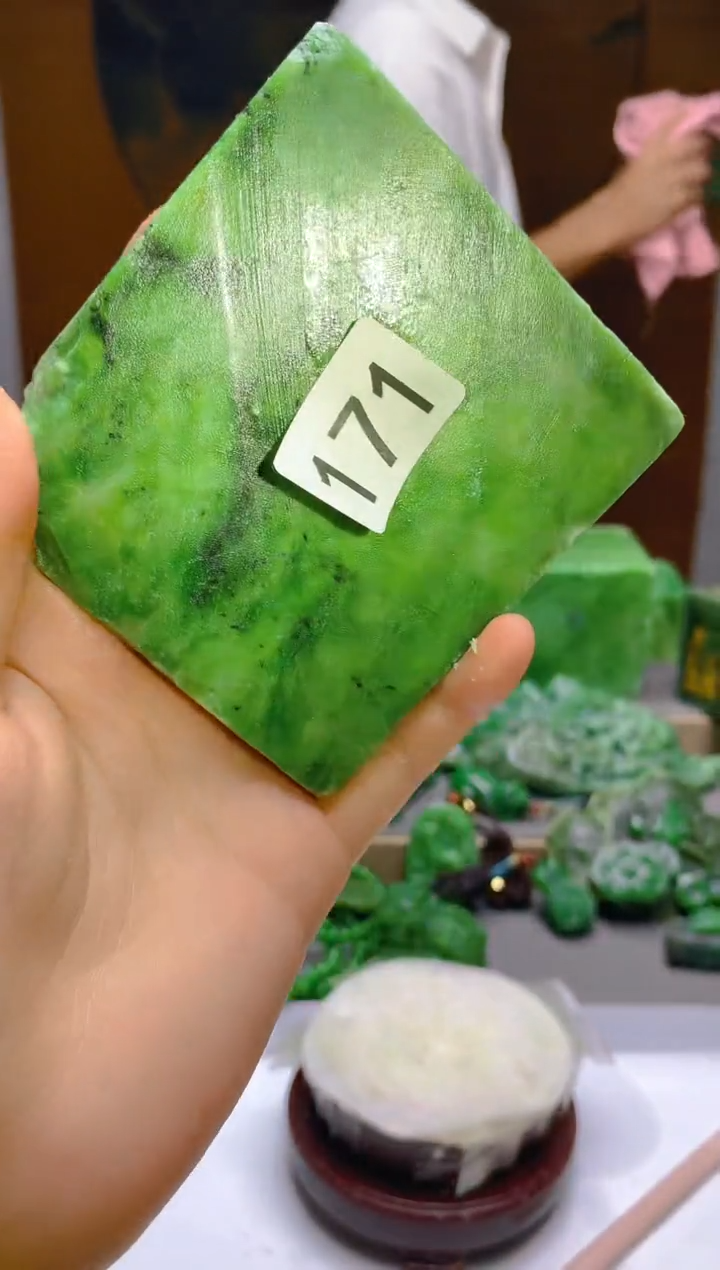 和田玉（碧玉）未镶嵌珠宝半成品171