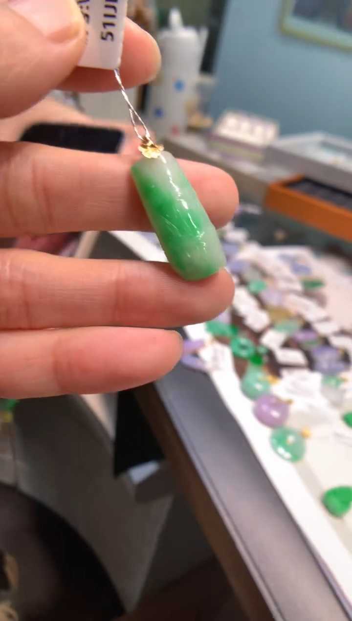 颈饰18K金镶嵌翡翠竹节
