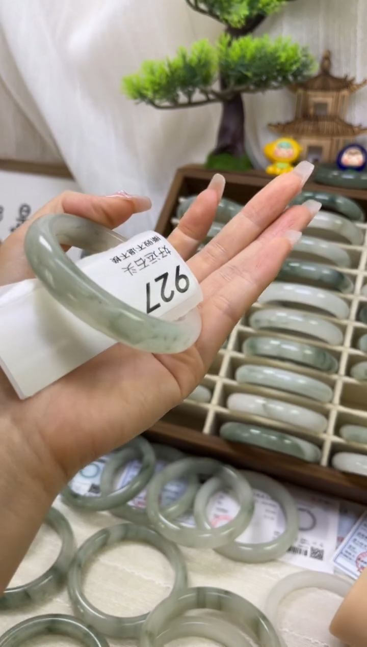 未镶嵌手镯石英质玉927