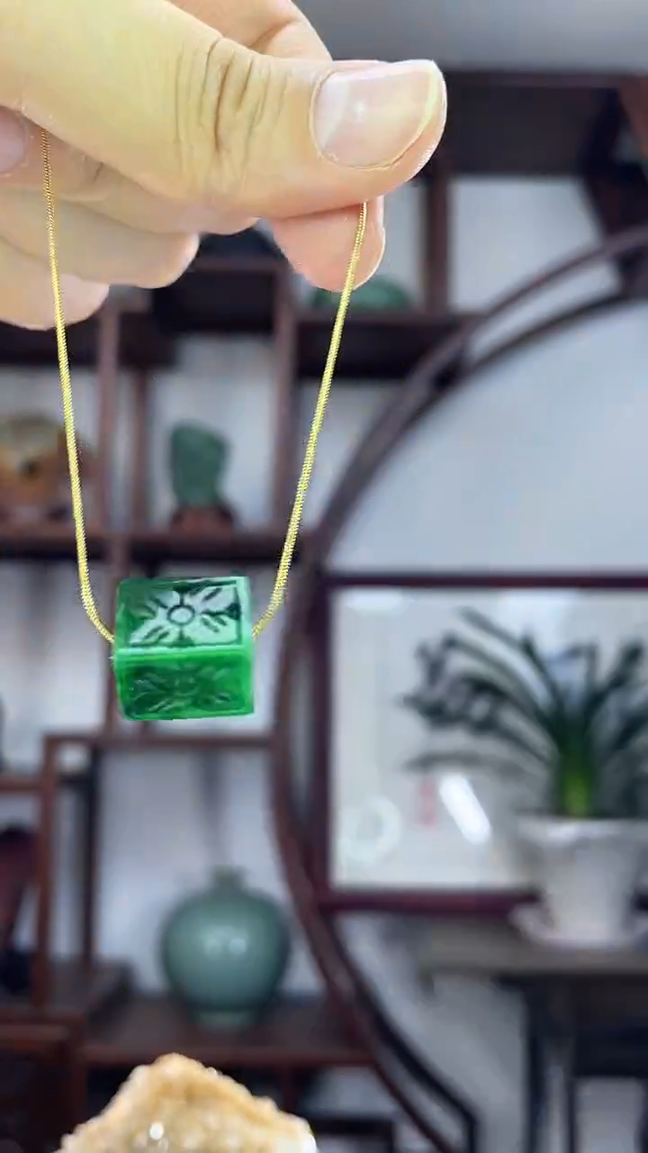 吊坠(赠链)未镶嵌翡翠D60干青方糖