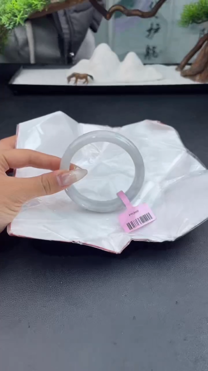 【闪购商品】翡翠手镯未镶嵌9翡翠手镯（微瑕）