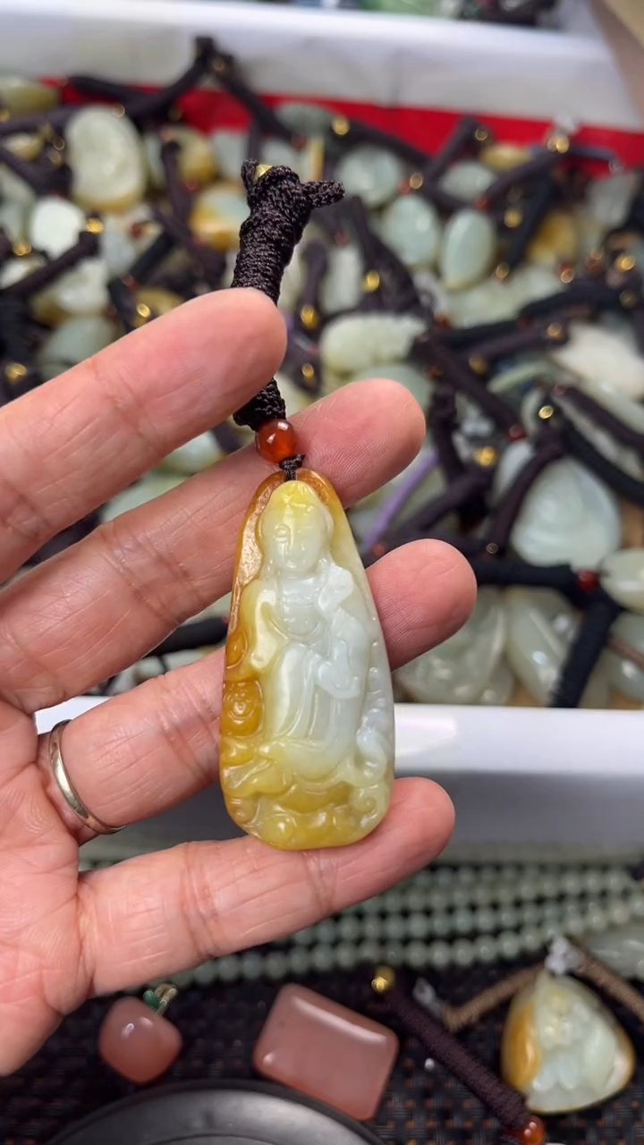 【闪购商品】和田玉颈饰未镶嵌多样性发货没有证书拍一发一有瑕