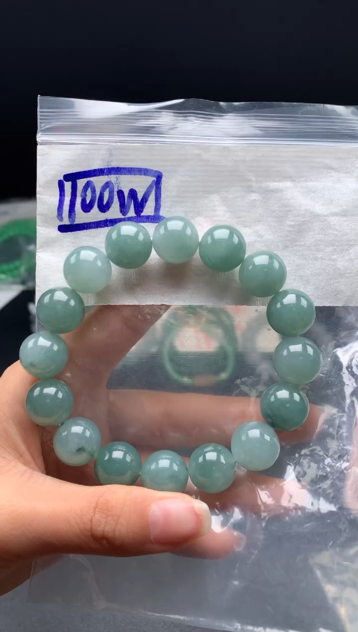 未镶嵌挂件翡翠34卡13.7