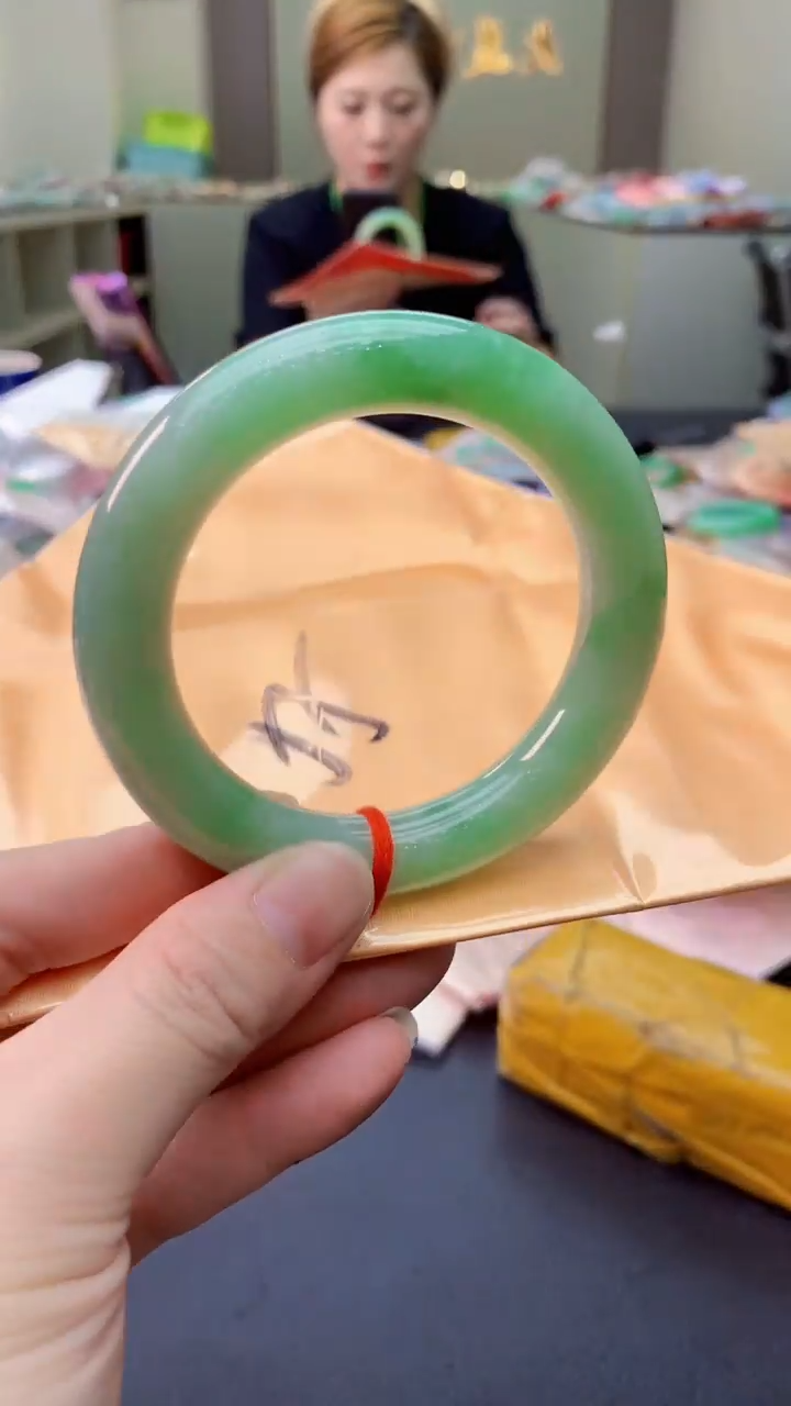 翡翠手镯未镶嵌0935365640