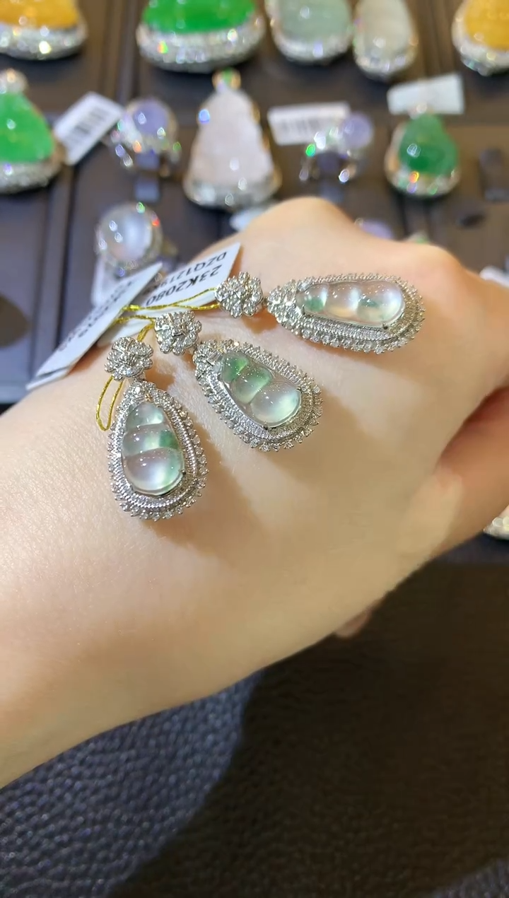 【闪购商品】翡翠吊坠(不含链)18K金镶嵌C62 多样性发货一件