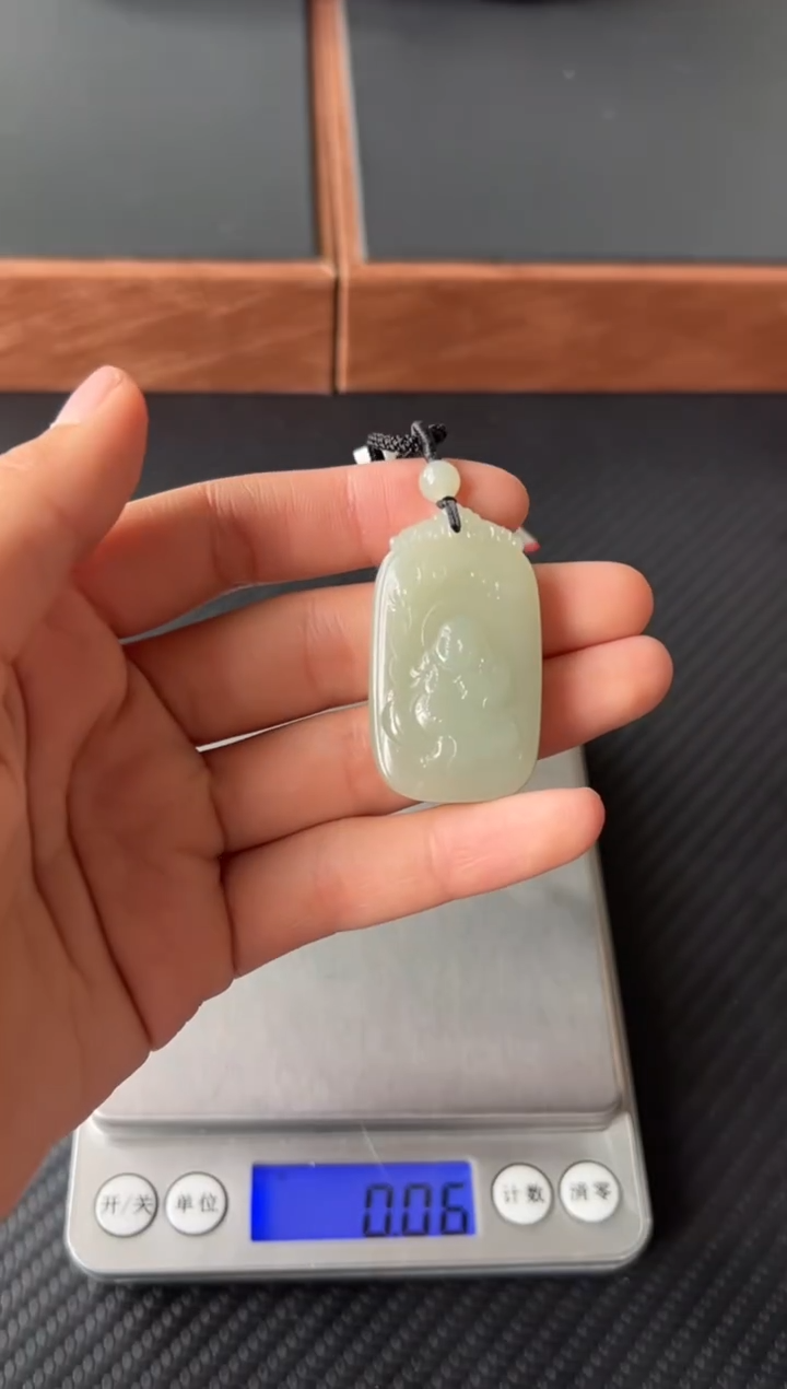 【闪购商品】和田玉吊坠(赠链)未镶嵌且末微色差近矿S