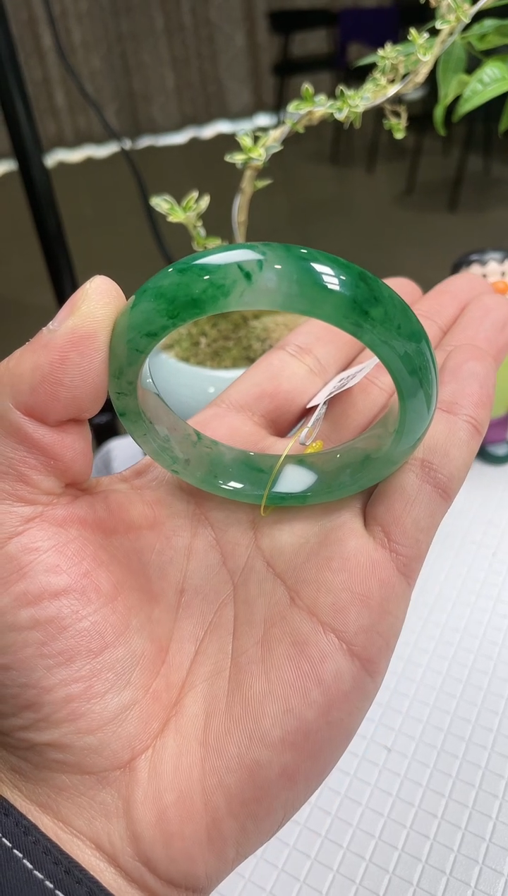 【闪购商品】石英质玉手镯未镶嵌非洲翠手镯多样性发货