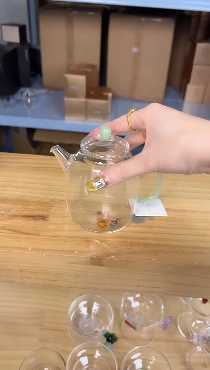 禾器 宴臣壶/浅玉