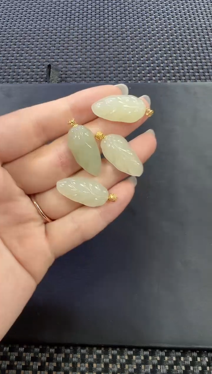 和田玉18K金镶嵌吊坠(不含链)（多样性发一件）