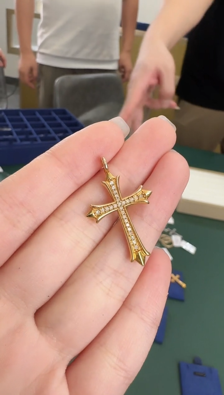 吊坠18K金镶嵌钻石大十字架吊坠TG