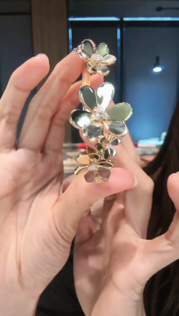 【闪购商品】钻石手镯18K金镶嵌三叶草