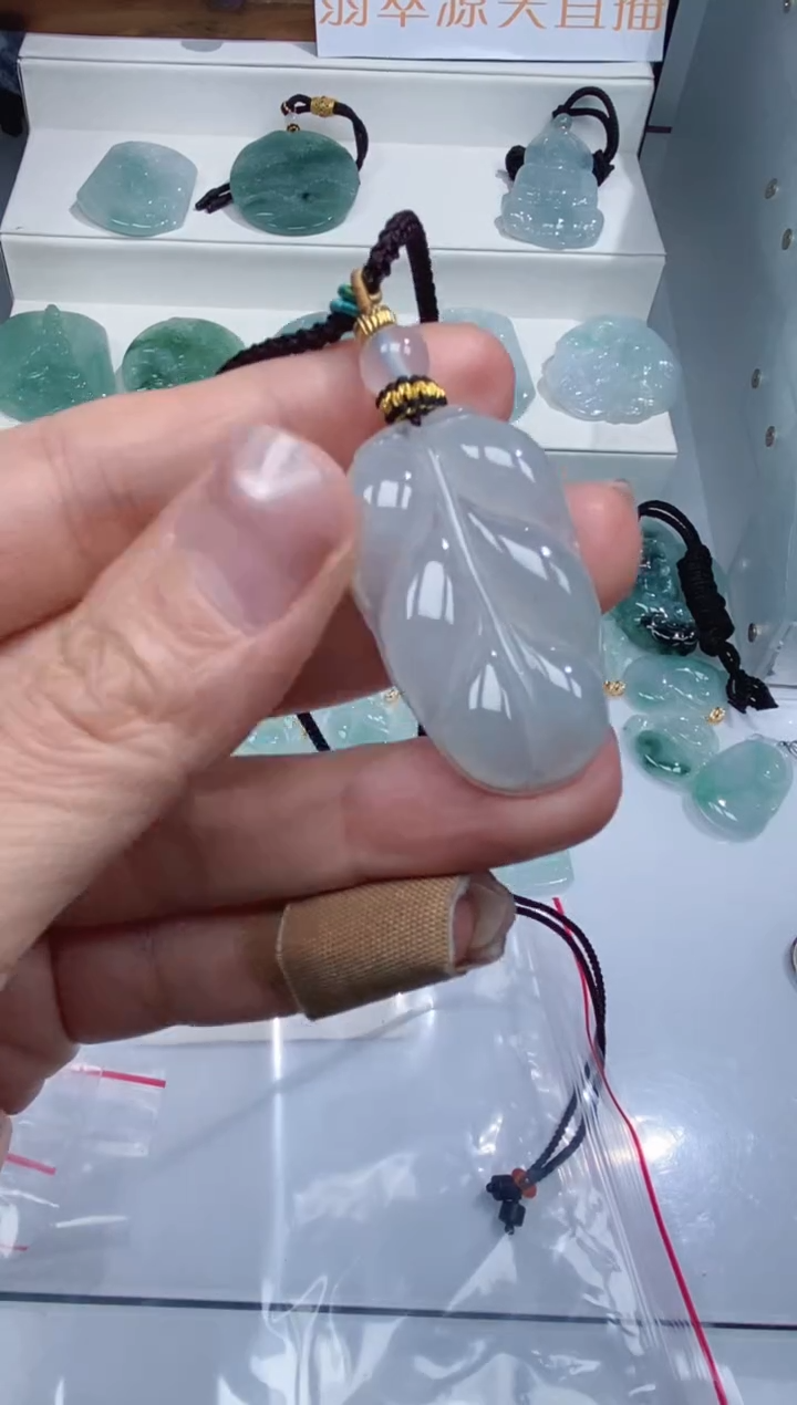 颈饰未镶嵌翡翠吊坠