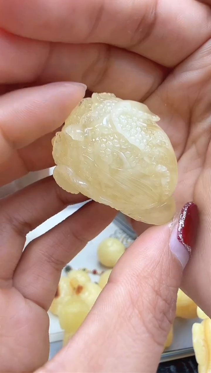 【闪购商品】琥珀裸石未镶嵌挂坠