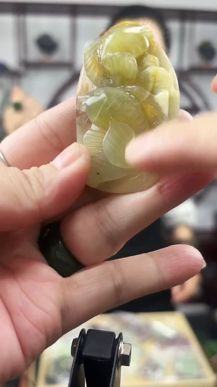 未镶嵌岫玉颈饰1