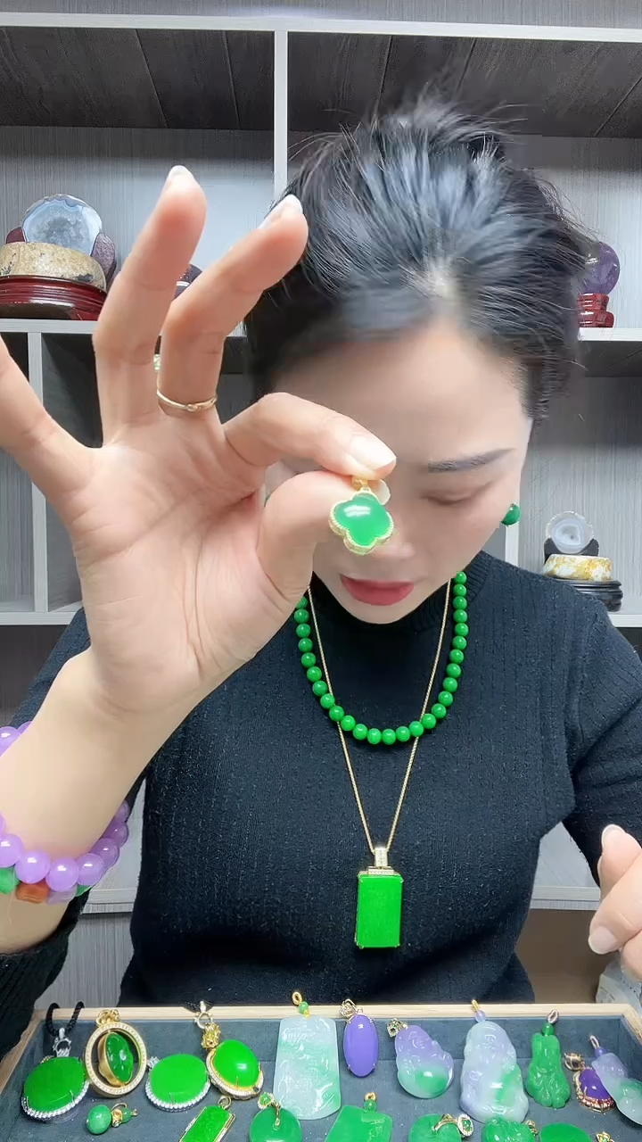 【闪购商品】翡翠吊坠(赠链)14K金镶嵌吊坠
