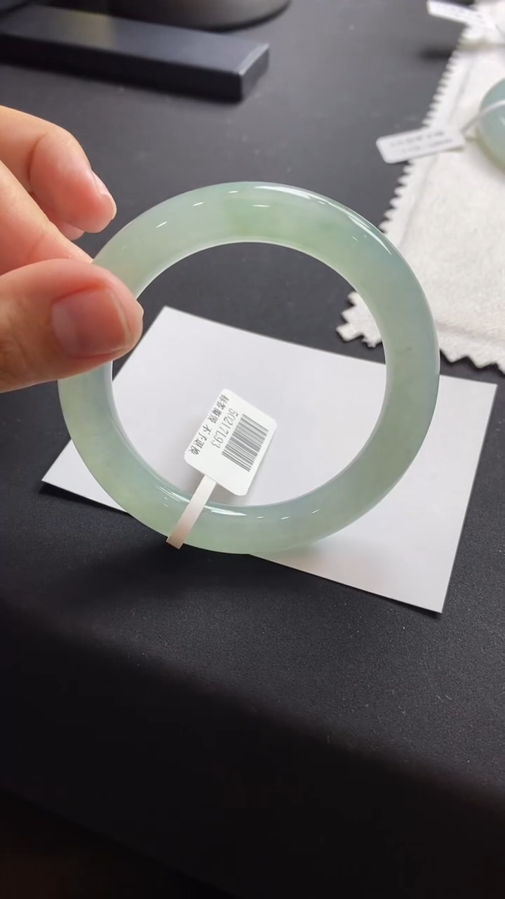 【闪购商品】翡翠手镯未镶嵌53圈圆条~不退不换