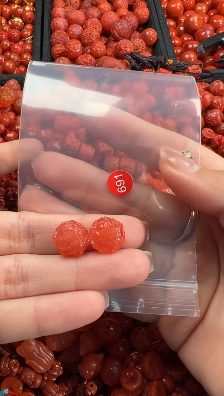 南红玛瑙未镶嵌颈饰1