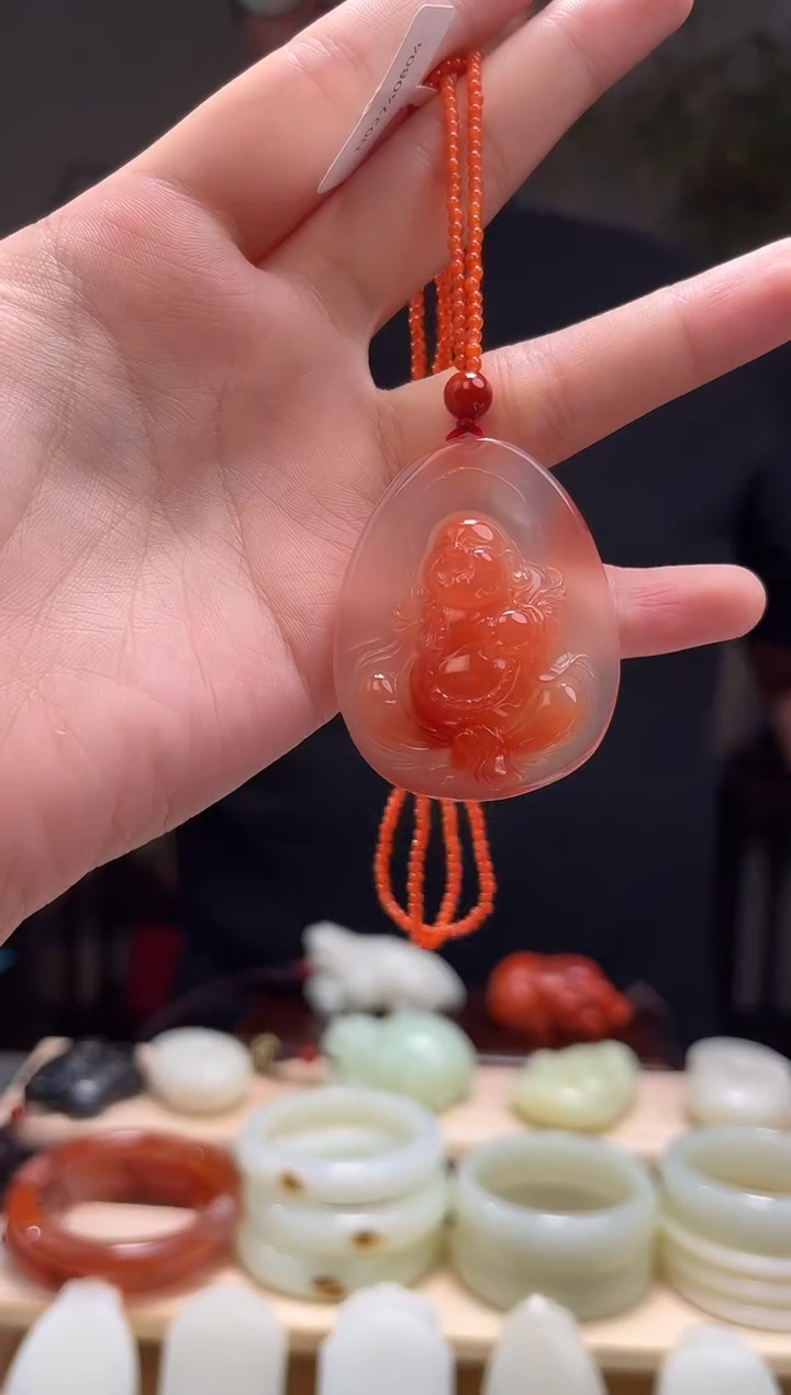 颈饰未镶嵌南红玛瑙吊坠