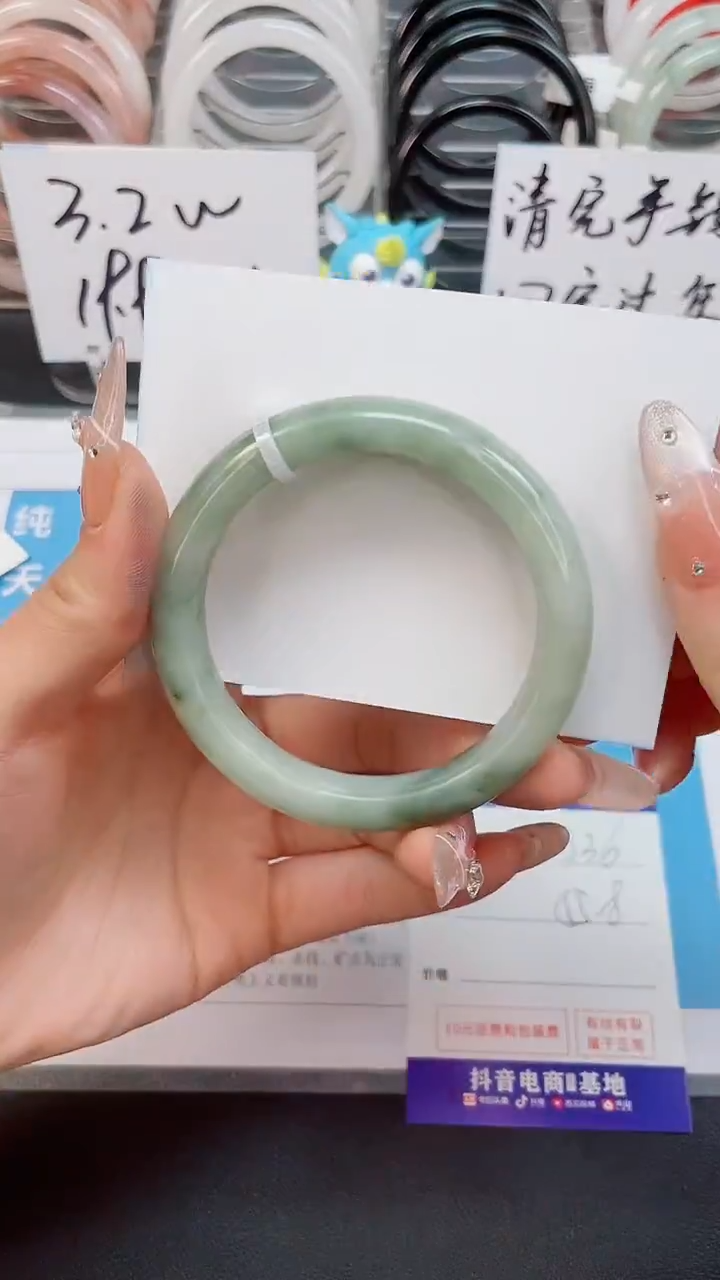 【闪购商品】石英质玉手镯未镶嵌236