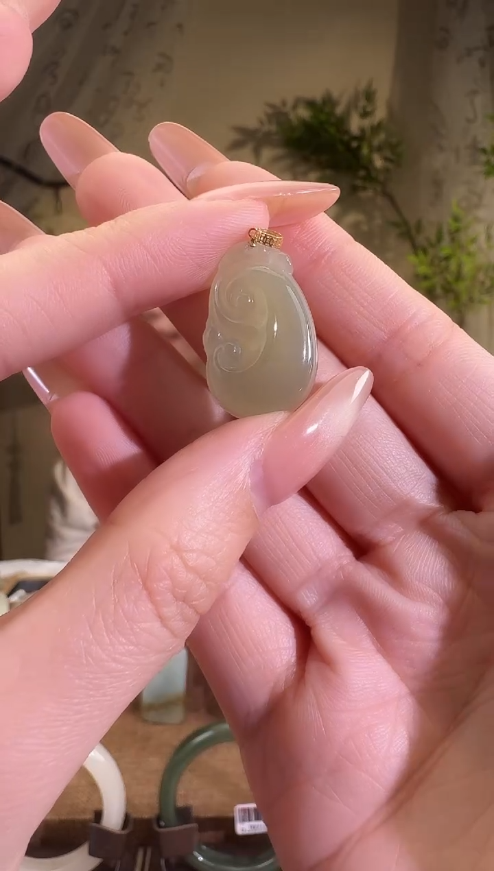 【闪购商品】和田玉颈饰18K金镶嵌如意