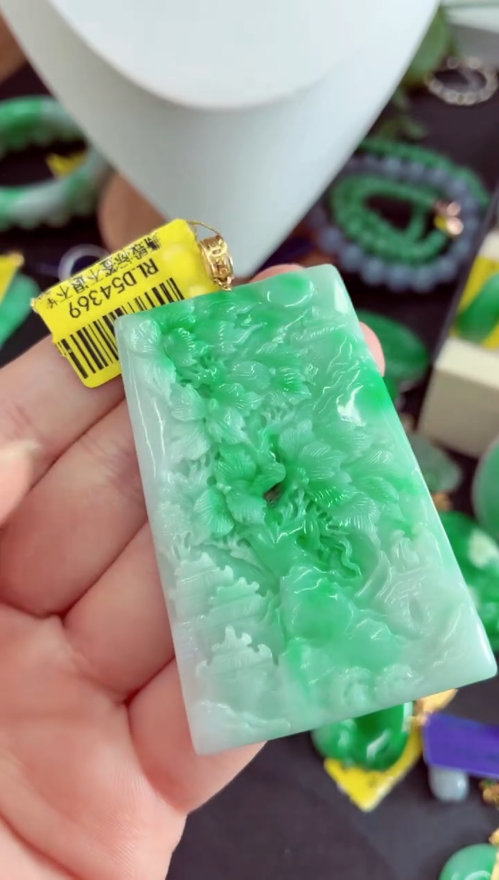 吊坠(不含链)18K金镶嵌翡翠挂件