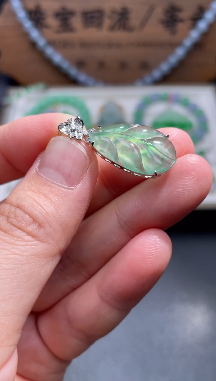 【闪购商品】翡翠颈饰18K金镶嵌84.........