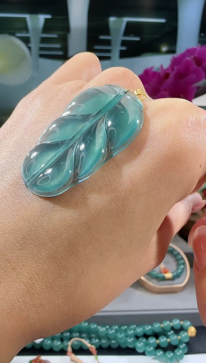 【闪购商品】翡翠吊坠(不含链)18K金镶嵌叶子多样性发一