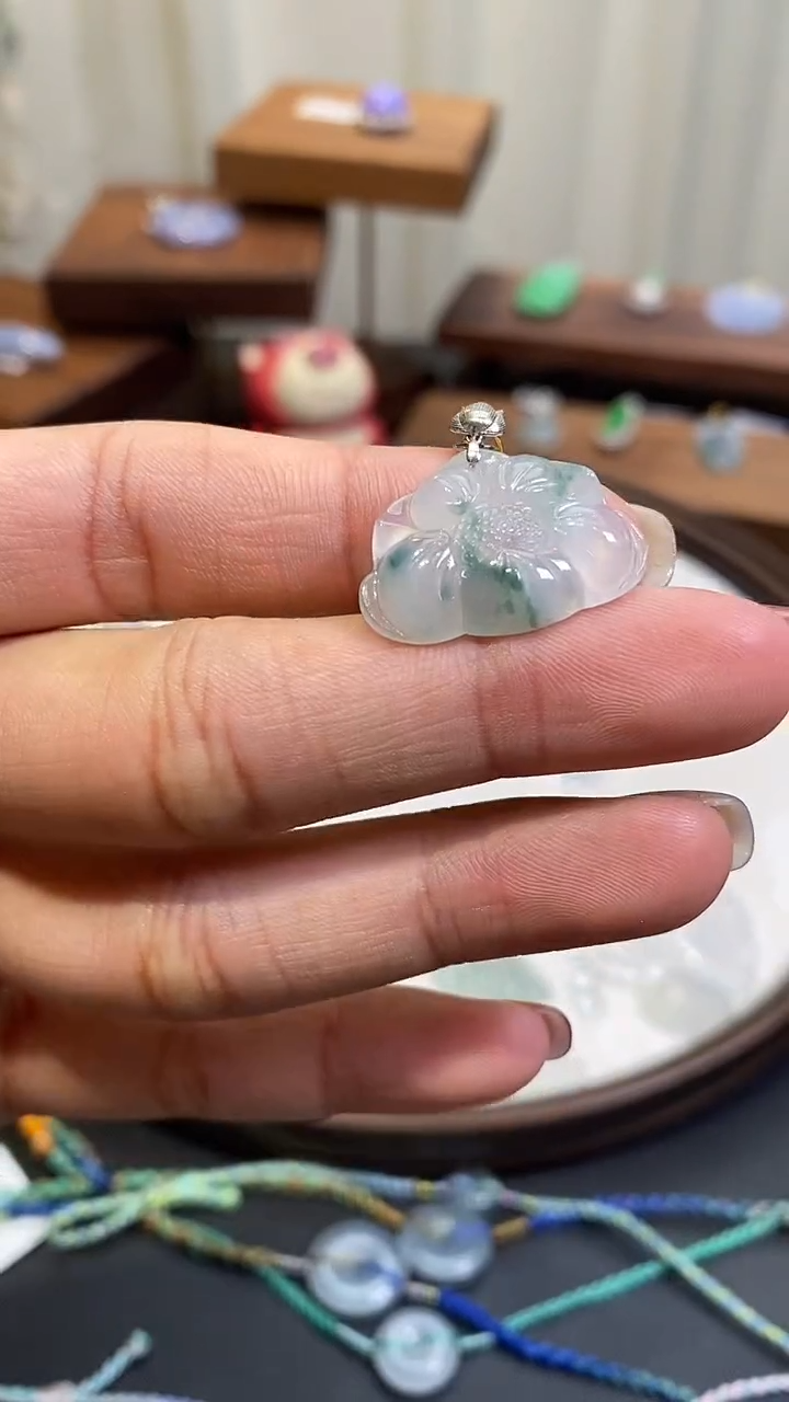 【闪购商品】翡翠颈饰18K金镶嵌莲花