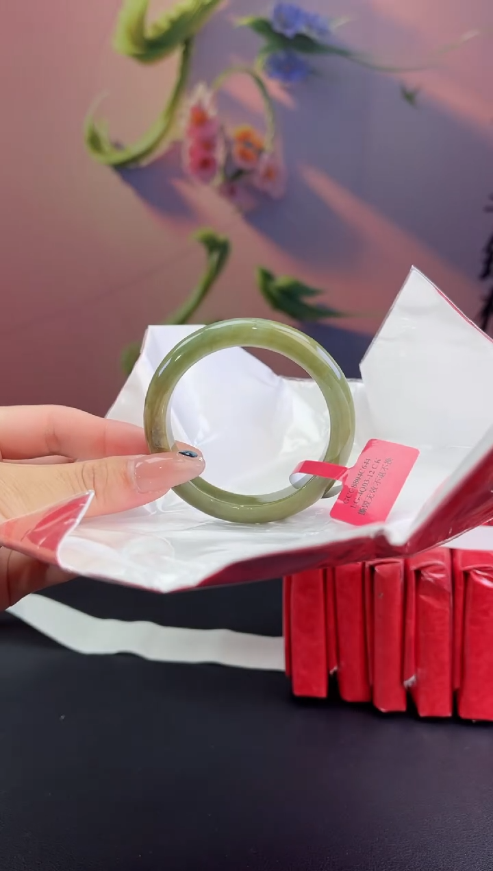 翡翠未镶嵌手镯翡翠手镯(微瑕）