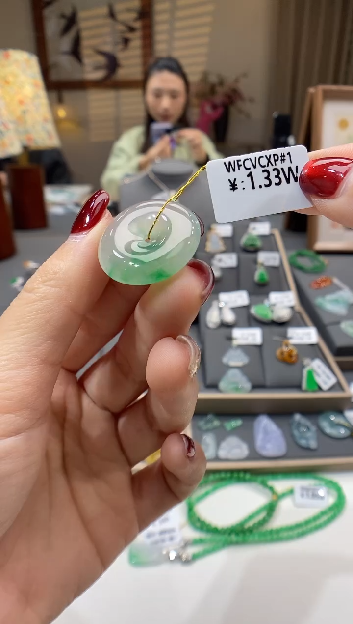 【闪购商品】翡翠颈饰未镶嵌平安扣