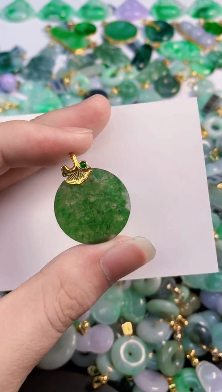 翡翠未镶嵌颈饰         1