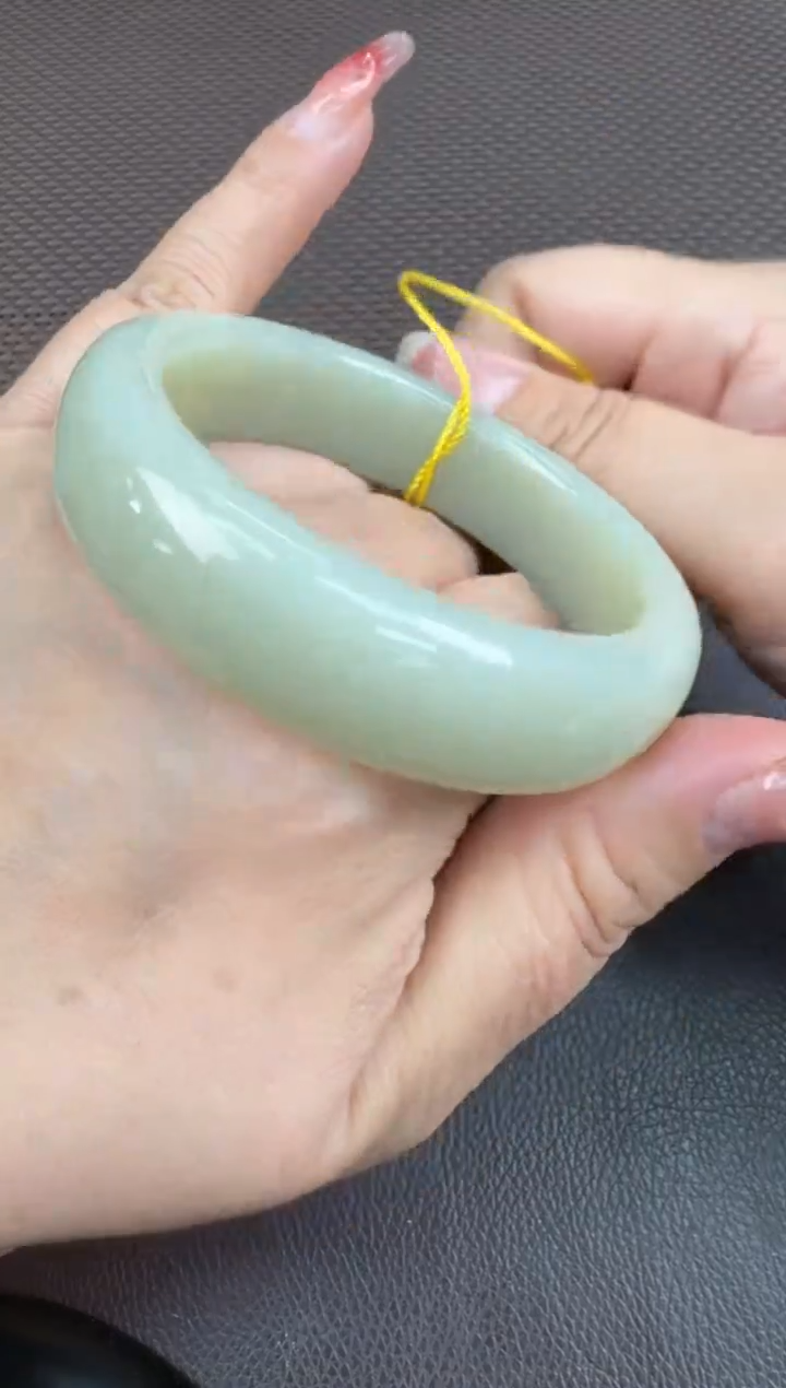 【闪购商品】和田玉手镯未镶嵌56