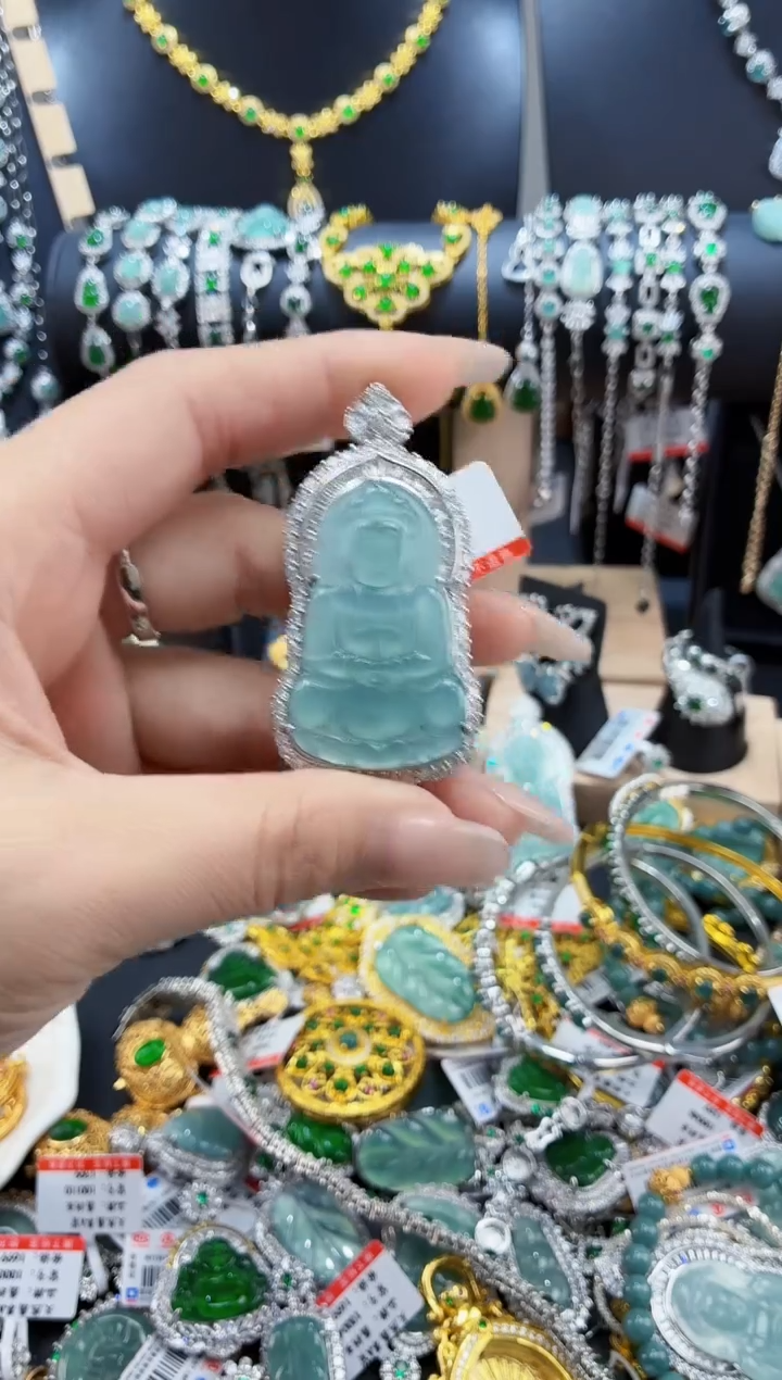 翡翠未镶嵌颈饰天然翡翠a货 多样性发其一