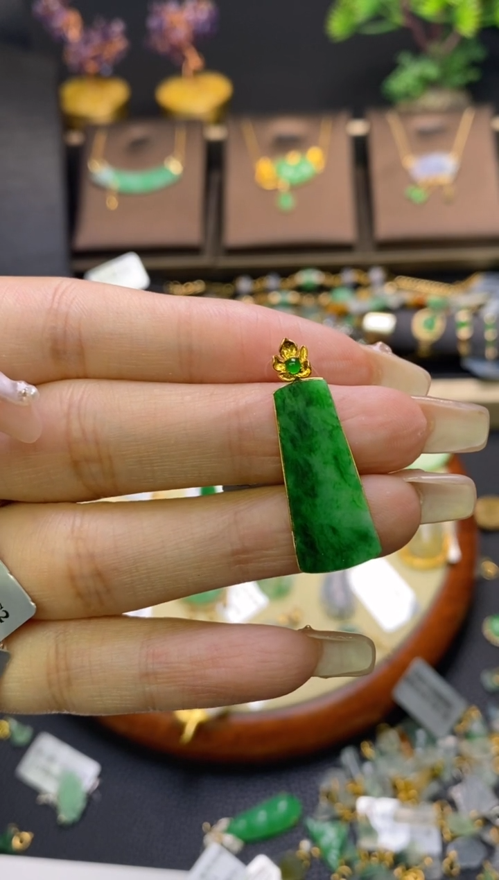 翡翠18K金镶嵌颈饰净货35758