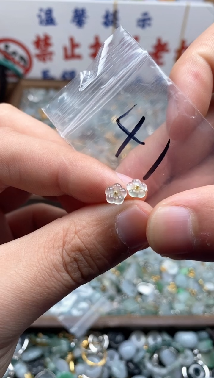 【闪购商品】翡翠颈饰未镶嵌哥哥