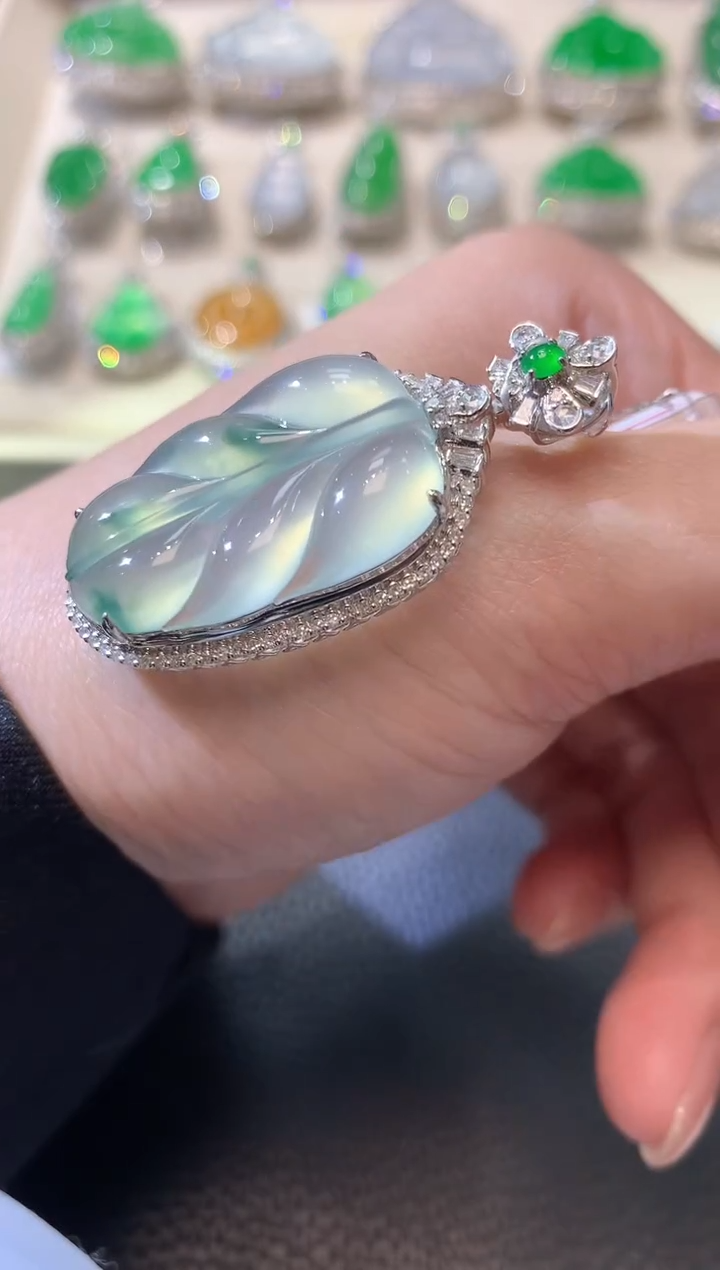 【闪购商品】翡翠吊坠(不含链)18K金镶嵌C2