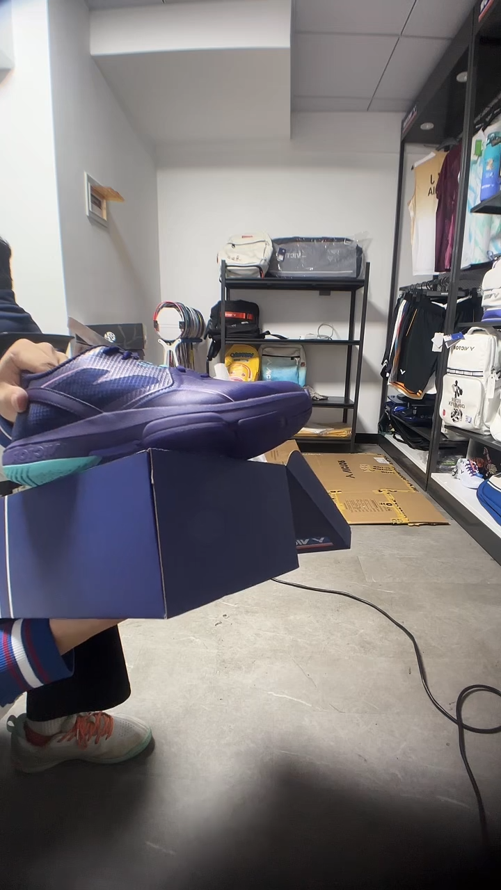 中高端球鞋 出样 捡漏  43码  109