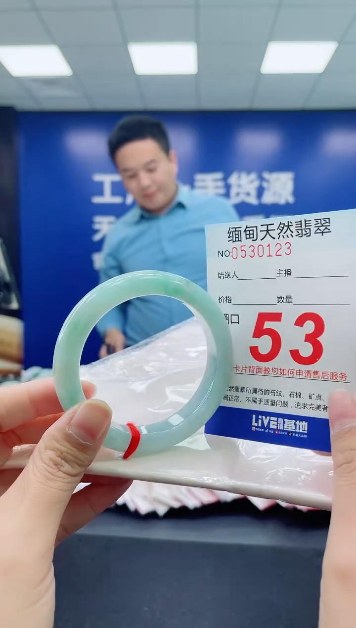 未镶嵌手镯翡翠天然翡翠手镯