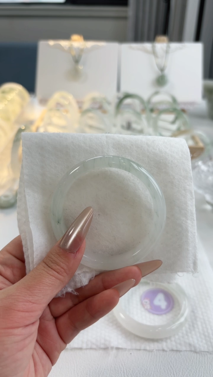 【闪购商品】石英质玉手镯未镶嵌54