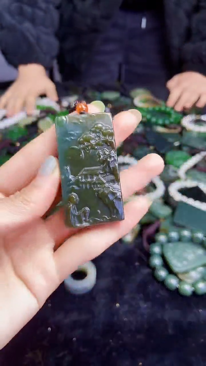 颈饰未镶嵌和田玉1