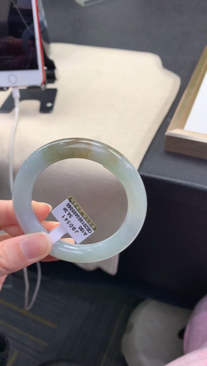 翡翠未镶嵌手镯..........