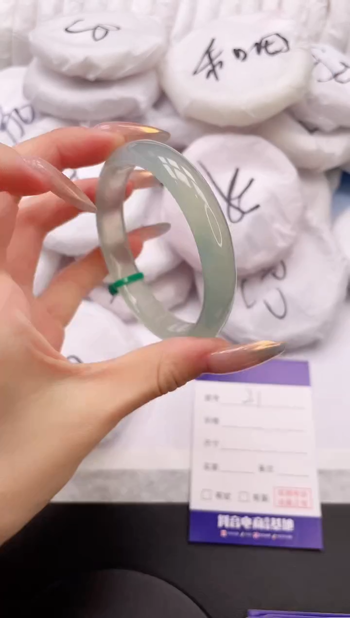 【闪购商品】石英质玉手镯未镶嵌10K21-58