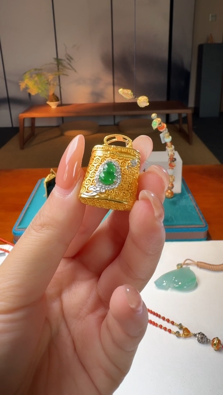 【闪购商品】翡翠18K金镶嵌颈饰【鑫鑫】