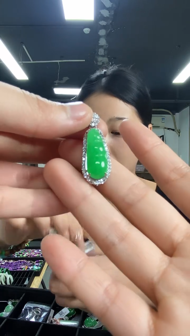 翡翠未镶嵌颈饰闪购链接多样性发其一颜色微差