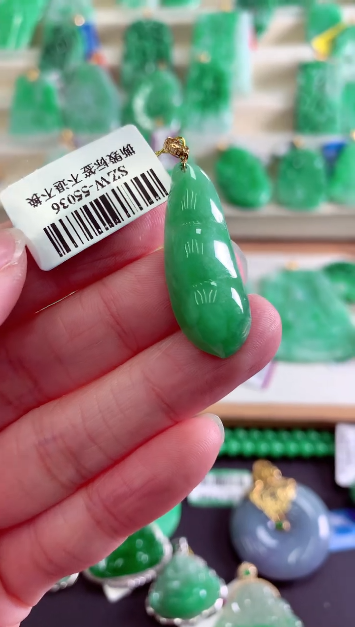 【闪购商品】翡翠吊坠(不含链)18K金镶嵌挂件