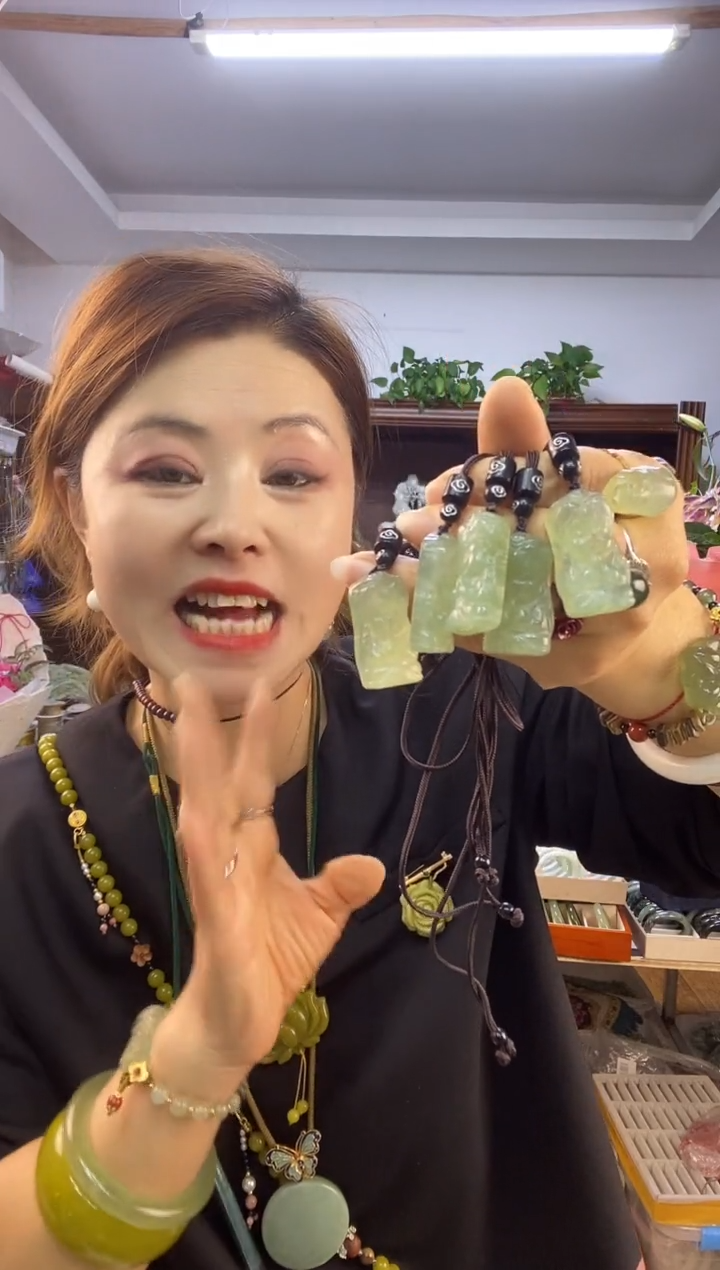未镶嵌蛇纹石玉娘娘多样性随机发一