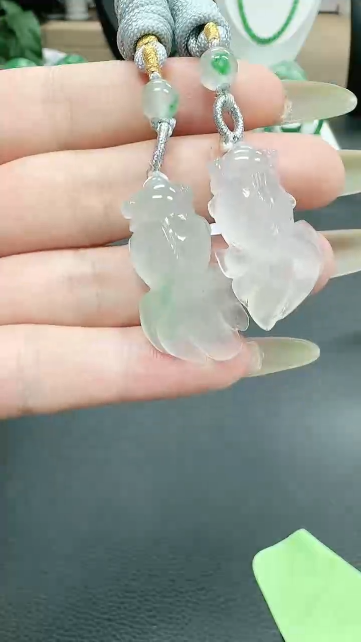 未镶嵌1石英质玉（非洲翠）金****铺/9962