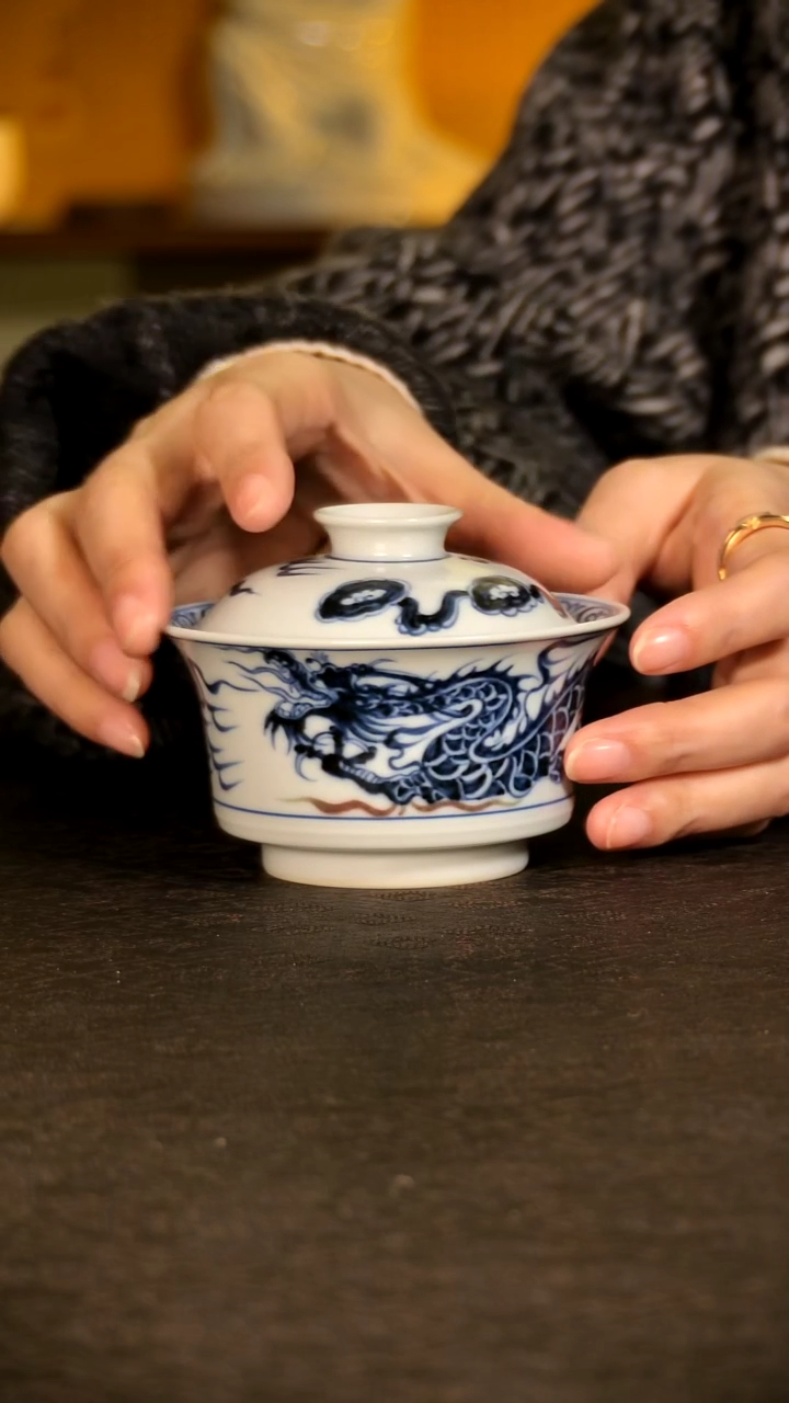 唐语青花釉里红龙纹盖碗